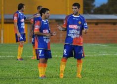 Foto de la galería: Crucero volvió a festejar ante un equipo paraguayo