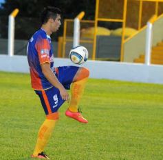 Foto de la galería: Crucero volvió a festejar ante un equipo paraguayo