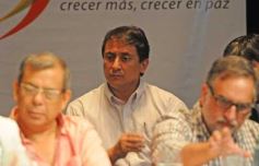 Foto de la galería: Presentan en el teatro lírico detalles de las obras sanitarias que están en ejecución en Misiones