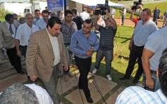 Foto de la galería: Presentan en el teatro lírico detalles de las obras sanitarias que están en ejecución en Misiones