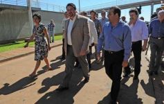 Foto de la galería: Presentan en el teatro lírico detalles de las obras sanitarias que están en ejecución en Misiones