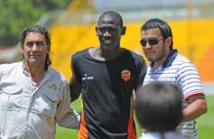 Foto de la galería: En un partido muy especial Crucero recibió al campeón aborigen