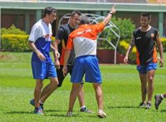 Foto de la galería: En un partido muy especial Crucero recibió al campeón aborigen