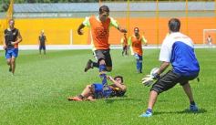 Foto de la galería: En un partido muy especial Crucero recibió al campeón aborigen