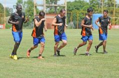 Foto de la galería: En un partido muy especial Crucero recibió al campeón aborigen