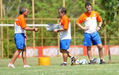 Foto de la galería: En un partido muy especial Crucero recibió al campeón aborigen