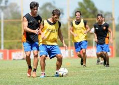 Foto de la galería: En un partido muy especial Crucero recibió al campeón aborigen