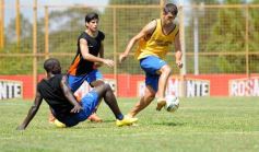 Foto de la galería: En un partido muy especial Crucero recibió al campeón aborigen
