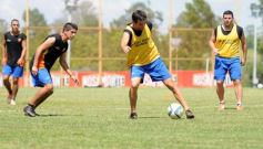 Foto de la galería: En un partido muy especial Crucero recibió al campeón aborigen