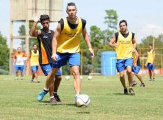 Foto de la galería: En un partido muy especial Crucero recibió al campeón aborigen