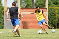 Foto de la galería: En un partido muy especial Crucero recibió al campeón aborigen