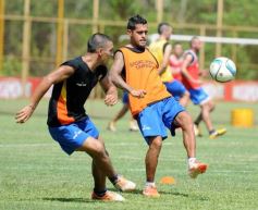 Foto de la galería: En un partido muy especial Crucero recibió al campeón aborigen