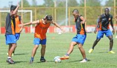 Foto de la galería: En un partido muy especial Crucero recibió al campeón aborigen