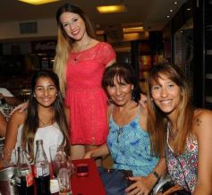 Foto de la galería: Marcia le cantó a los enamorados en el shopping