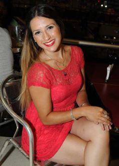 Foto de la galería: Marcia le cantó a los enamorados en el shopping