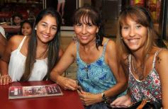 Foto de la galería: Marcia le cantó a los enamorados en el shopping