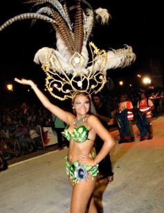 Foto de la galería: La comparsa del barrio Yacyretá ganó los carnavales posadeños