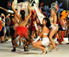 Foto de la galería: La comparsa del barrio Yacyretá ganó los carnavales posadeños