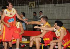 Foto de la galería: Tokio festejo y sueña con mantener la categoría