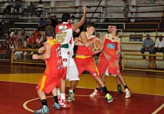 Foto de la galería: Tokio festejo y sueña con mantener la categoría