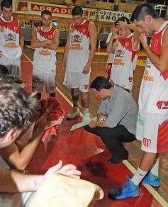 Foto de la galería: Tokio festejo y sueña con mantener la categoría