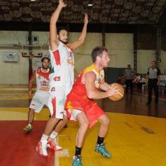 Foto de la galería: Tokio festejo y sueña con mantener la categoría