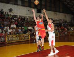 Foto de la galería: Tokio festejo y sueña con mantener la categoría