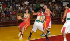 Foto de la galería: Tokio festejo y sueña con mantener la categoría