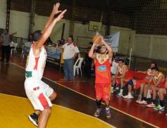 Foto de la galería: Tokio festejo y sueña con mantener la categoría