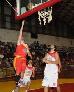 Foto de la galería: Tokio festejo y sueña con mantener la categoría