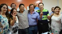 Foto de la galería: La agrupación CER inauguró el primer local "Ola Naranja" en Posadas