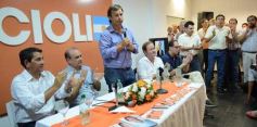Foto de la galería: La agrupación CER inauguró el primer local "Ola Naranja" en Posadas