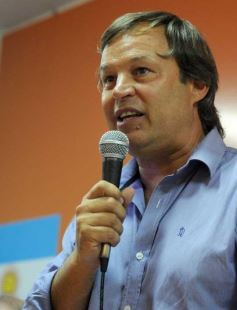 Foto de la galería: La agrupación CER inauguró el primer local "Ola Naranja" en Posadas