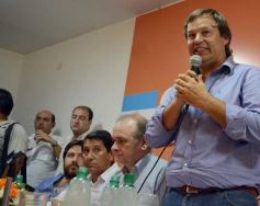 Foto de la galería: La agrupación CER inauguró el primer local "Ola Naranja" en Posadas