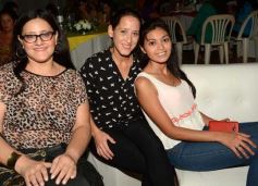 Foto de la galería: Unas mil mujeres fueron agasajadas por el Ministerio Salud Pública en el Hogar de Día