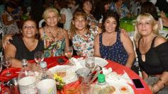 Foto de la galería: Unas mil mujeres fueron agasajadas por el Ministerio Salud Pública en el Hogar de Día