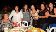 Foto de la galería: Unas mil mujeres fueron agasajadas por el Ministerio Salud Pública en el Hogar de Día