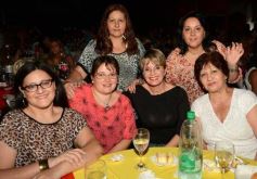 Foto de la galería: Unas mil mujeres fueron agasajadas por el Ministerio Salud Pública en el Hogar de Día