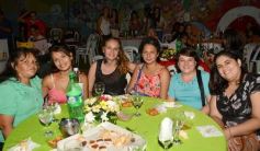 Foto de la galería: Unas mil mujeres fueron agasajadas por el Ministerio Salud Pública en el Hogar de Día