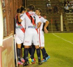 Foto de la galería: La Franja consiguió su primera victoria en la B Nacional y por goleada!!!!