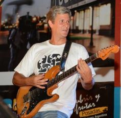 Foto de la galería: El anfiteatro griego volvió a ser la cuna del rock con La Corte en vivo