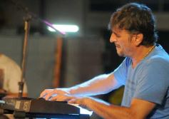 Foto de la galería: El anfiteatro griego volvió a ser la cuna del rock con La Corte en vivo