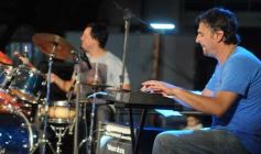 Foto de la galería: El anfiteatro griego volvió a ser la cuna del rock con La Corte en vivo