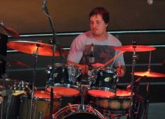 Foto de la galería: El anfiteatro griego volvió a ser la cuna del rock con La Corte en vivo