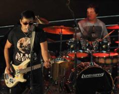 Foto de la galería: El anfiteatro griego volvió a ser la cuna del rock con La Corte en vivo