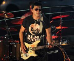 Foto de la galería: El anfiteatro griego volvió a ser la cuna del rock con La Corte en vivo