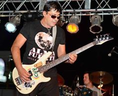 Foto de la galería: El anfiteatro griego volvió a ser la cuna del rock con La Corte en vivo