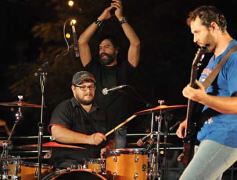 Foto de la galería: El anfiteatro griego volvió a ser la cuna del rock con La Corte en vivo