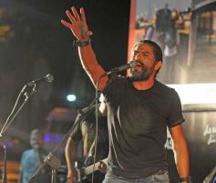 Foto de la galería: El anfiteatro griego volvió a ser la cuna del rock con La Corte en vivo