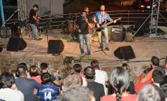 Foto de la galería: El anfiteatro griego volvió a ser la cuna del rock con La Corte en vivo